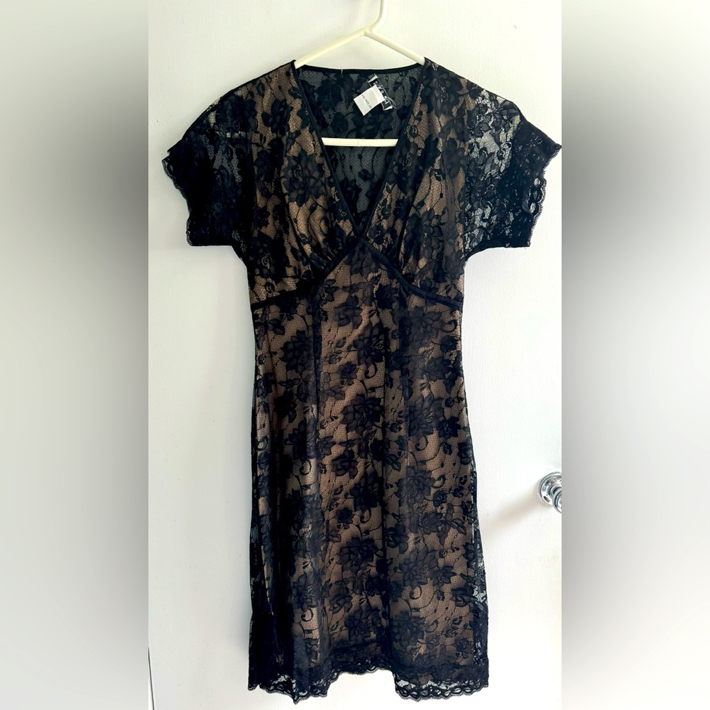Black lace short sleeve dress - 2 Petite